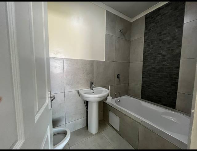 3 BEDROOM HOUSE TO LET IN DALVIEW